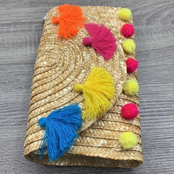 NWT. Art Minds Straw Clutch Size-10” x 6” x 1.75”. - Picture 4 of 8